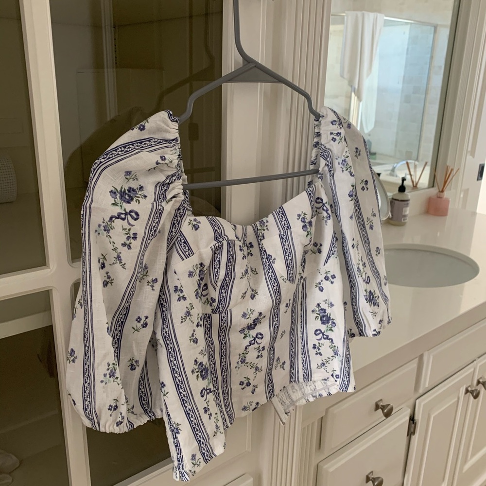 Puff sleeve top